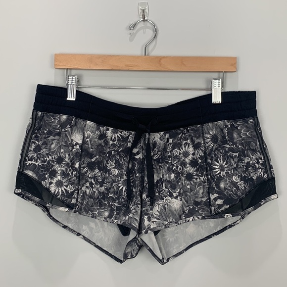 Lululemon Original Hotty Hot Short- Black Angel Wing - Picture 2 of 14